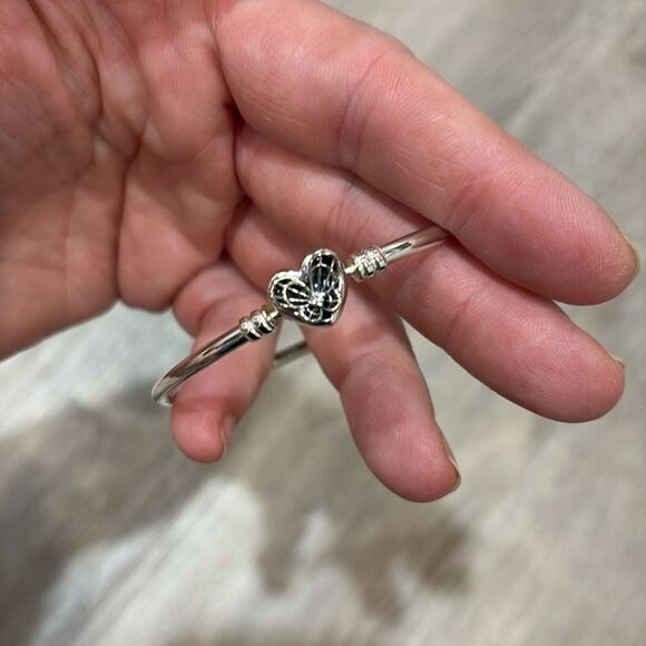 Pandora Moments Heart & Butterfly Bangle Bracelet White Silver NEW - Picture 5 of 6